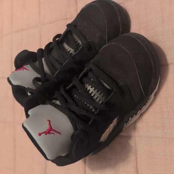 Nike Kids Black and Gray Sneakers - Picture 2 of 3